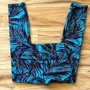 Lululemon Womens workout leggings size 6